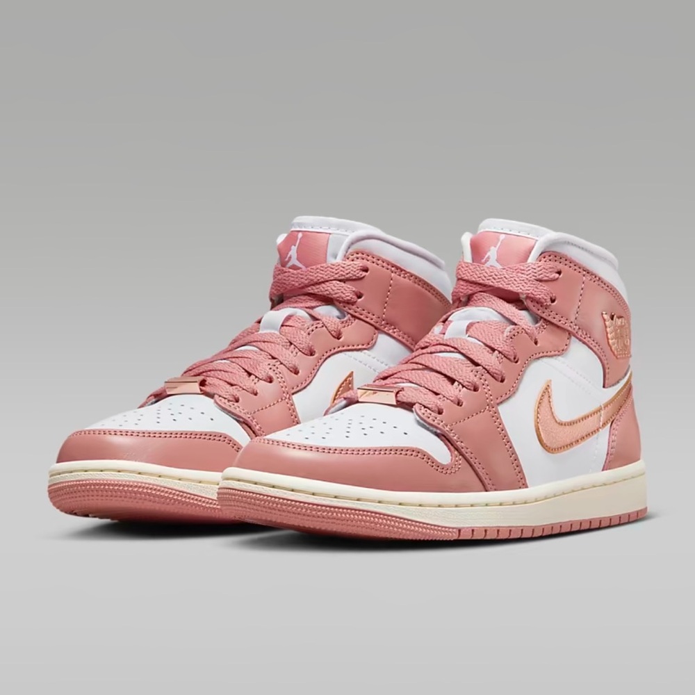 *NEW* Women’s Nike Air Jordan 1 Mid SE Pink Size 9